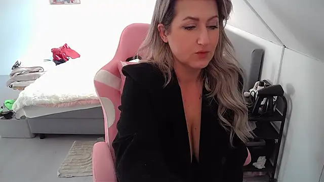 TessToy online show from March 2025 03:05:01 PM