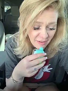 Snapshot of Lexi_Shocker chatting on February 2025 11:13:02 PM Lexi Shocker online show from February 2025 11:13:02 PM