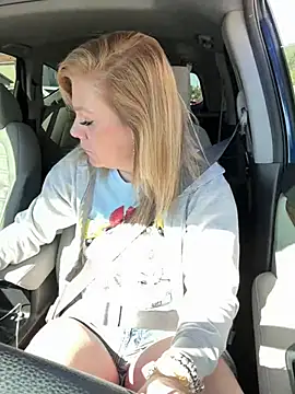 Snapshot of Lexi_Shocker chatting on February 2025 05:15:02 PM Lexi Shocker online show from February 2025 05:15:02 PM