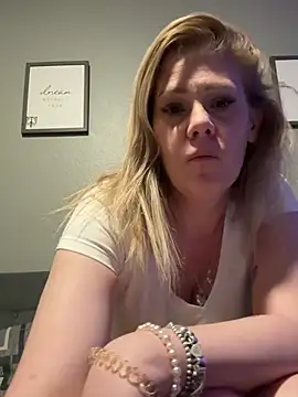 Snapshot of Lexi_Shocker chatting on February 2025 07:09:01 AM Lexi Shocker online show from February 2025 07:09:01 AM