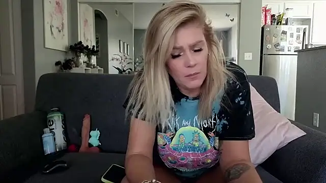 Snapshot of Lexi_Shocker chatting on September 2025 05:25:01 PM Lexi Shocker online show from September 2025 05:25:01 PM