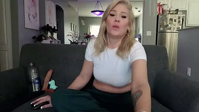 Snapshot of Lexi_Shocker chatting on November 2025 06:31:01 PM Lexi Shocker online show from November 2025 06:31:01 PM