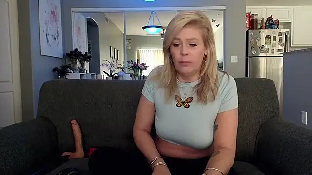 Snapshot of Lexi_Shocker chatting on November 2025 06:57:01 PM Lexi Shocker online show from November 2025 06:57:01 PM