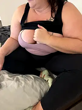 sweeti Em online show from December 2025 05:53:01 PM