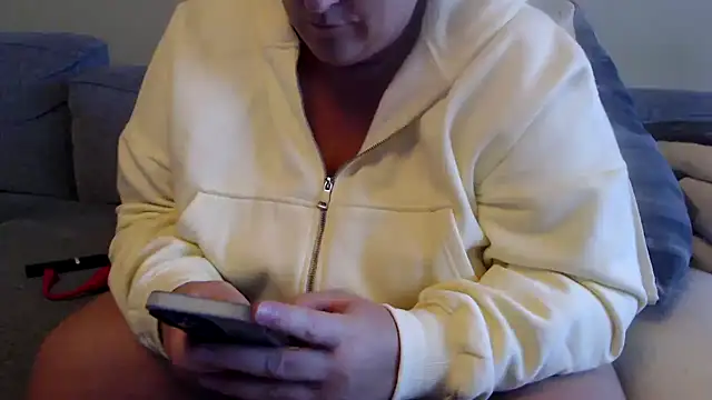 Snapshot of sweeti_Em chatting on July 2026 06:25:01 PM sweeti Em online show from July 2026 06:25:01 PM