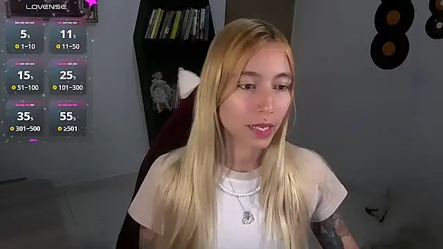 Saucy Jenn online show from October 2025 01:48:02 AM