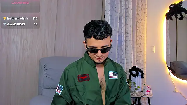 Snapshot of alejandro_calderon1 chatting on October 2025 09:38:02 PM alejandro calderon1 online show from October 2025 09:38:02 PM