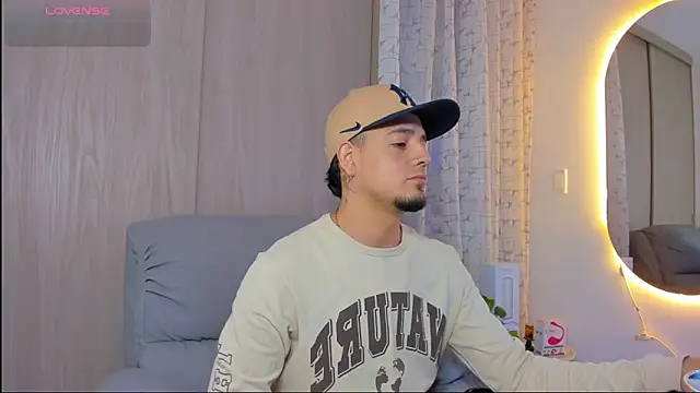 Snapshot of alejandro_calderon1 chatting on November 2025 04:00:01 AM alejandro calderon1 online show from November 2025 04:00:01 AM