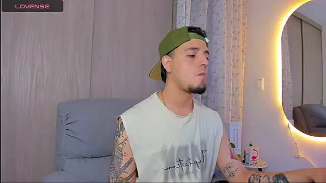 Snapshot of alejandro_calderon1 chatting on November 2025 10:08:02 PM alejandro calderon1 online show from November 2025 10:08:02 PM