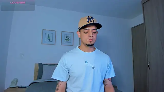 Snapshot of alejandro_calderon1 chatting on November 2025 09:32:02 AM alejandro calderon1 online show from November 2025 09:32:02 AM