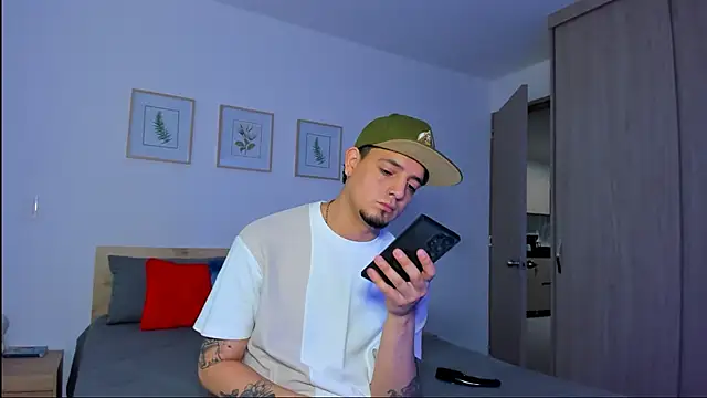 Snapshot of alejandro_calderon1 chatting on November 2025 05:11:01 AM alejandro calderon1 online show from November 2025 05:11:01 AM