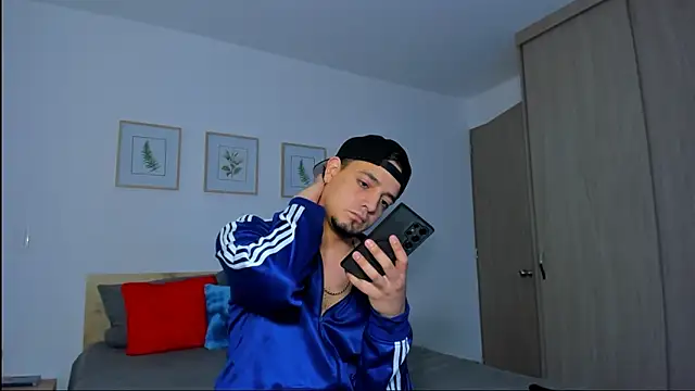 Snapshot of alejandro_calderon1 chatting on December 2025 05:24:02 AM alejandro calderon1 online show from December 2025 05:24:02 AM