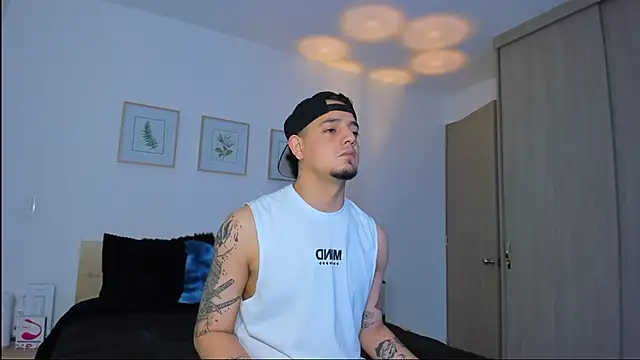 Snapshot of alejandro_calderon1 chatting on December 2025 01:54:01 AM alejandro calderon1 online show from December 2025 01:54:01 AM