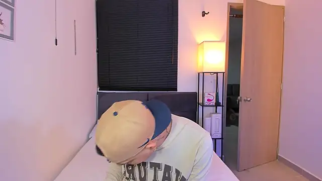 Snapshot of alejandro_calderon1 chatting on April 2026 05:27:01 AM alejandro calderon1 online show from April 2026 05:27:01 AM