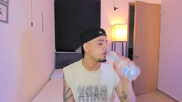 Snapshot of alejandro_calderon1 chatting on April 2026 03:38:01 AM alejandro calderon1 online show from April 2026 03:38:01 AM