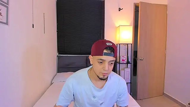 Snapshot of alejandro_calderon1 chatting on April 2026 04:53:01 AM alejandro calderon1 online show from April 2026 04:53:01 AM