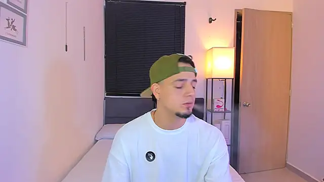 Snapshot of alejandro_calderon1 chatting on April 2026 04:45:02 AM alejandro calderon1 online show from April 2026 04:45:02 AM