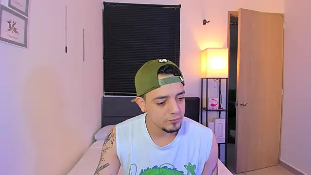 Snapshot of alejandro_calderon1 chatting on April 2026 05:54:01 AM alejandro calderon1 online show from April 2026 05:54:01 AM