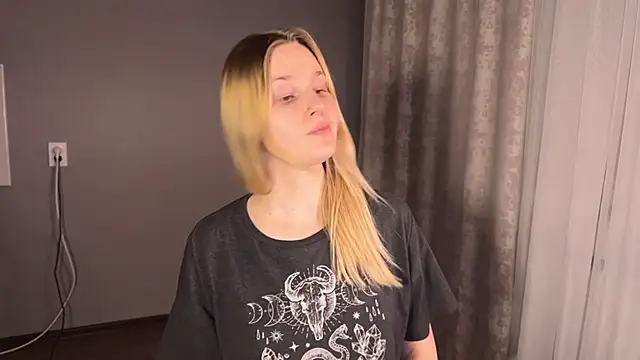 Snapshot of Chanel_Gill chatting on December 2024 06:53:01 PM Chanel Gill online show from December 2024 06:53:01 PM