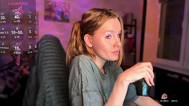 Snapshot of Chanel_Gill chatting on November 2025 01:20:02 AM Chanel Gill online show from November 2025 01:20:02 AM