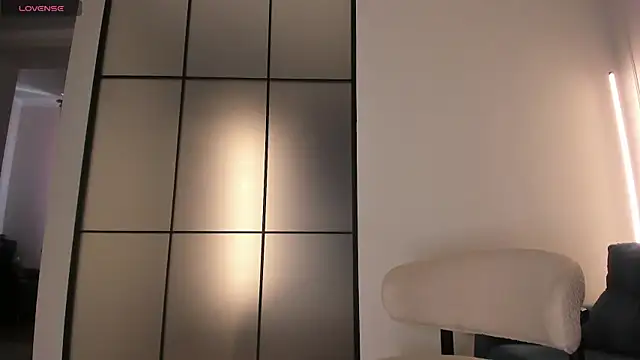 Lunaonekiss online show from November 2025 08:04:02 AM