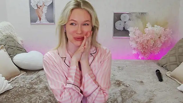 Snapshot of Veronika_Mitchel chatting on March 2025 12:29:02 AM Veronika Mitchel online show from March 2025 12:29:02 AM