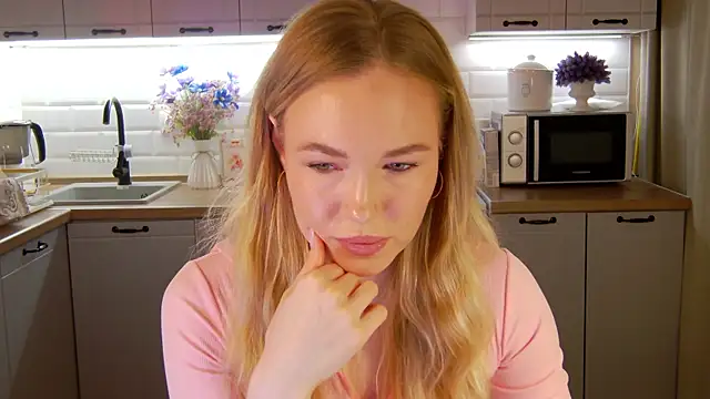 Snapshot of Veronika_Mitchel chatting on October 2025 12:28:02 PM Veronika Mitchel online show from October 2025 12:28:02 PM