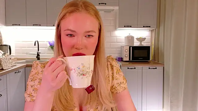 Snapshot of Veronika_Mitchel chatting on April 2026 04:18:01 PM Veronika Mitchel online show from April 2026 04:18:01 PM