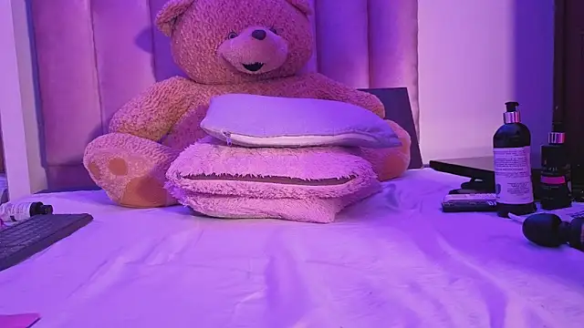 Snapshot of pameela_brown chatting on February 2026 02:53:01 AM pameela brown online show from February 2026 02:53:01 AM