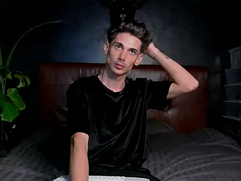 Snapshot of DanielCrush1 chatting on October 2025 06:38:02 PM DanielCrush1 online show from October 2025 06:38:02 PM