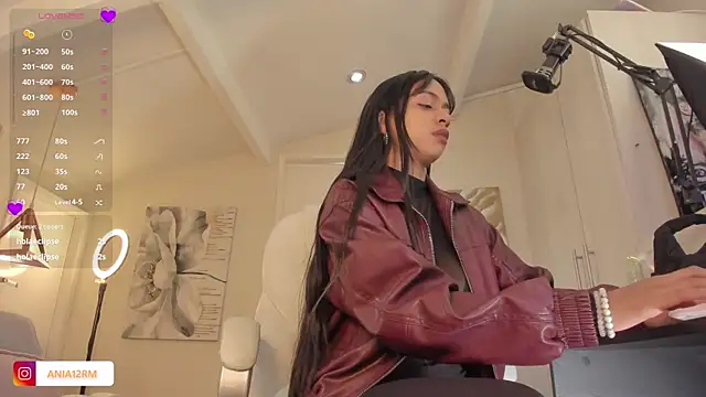 catalinasaiz online show from December 2025 05:54:01 PM