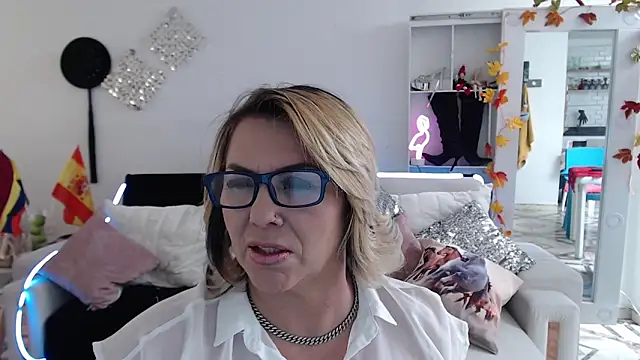 Snapshot of Myrnasexxx chatting on February 2025 05:58:01 PM Myrnasexxx online show from February 2025 05:58:01 PM