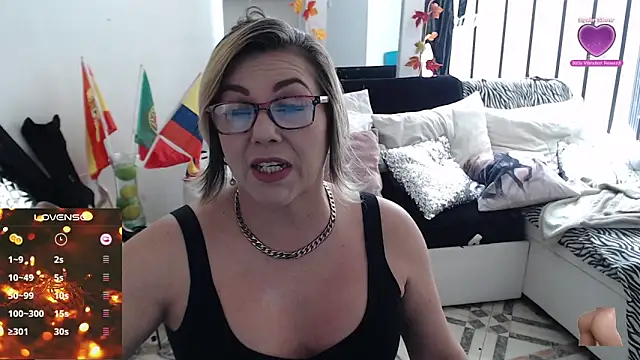 Snapshot of Myrnasexxx chatting on February 2025 04:46:01 PM Myrnasexxx online show from February 2025 04:46:01 PM