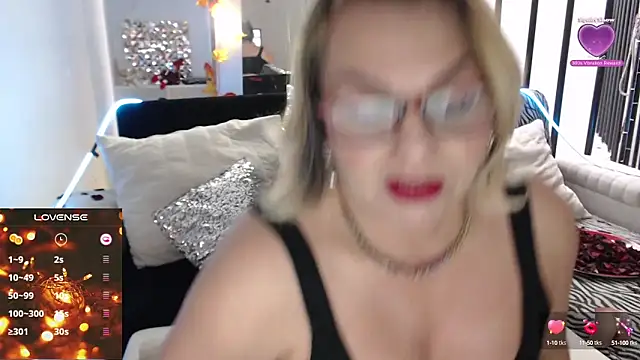 Snapshot of Myrnasexxx chatting on February 2025 10:41:01 PM Myrnasexxx online show from February 2025 10:41:01 PM