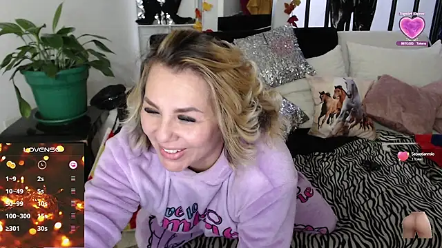 Snapshot of Myrnasexxx chatting on February 2025 11:25:02 AM Myrnasexxx online show from February 2025 11:25:02 AM