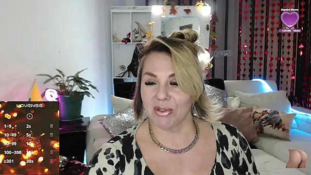 Snapshot of Myrnasexxx chatting on February 2025 05:30:01 AM Myrnasexxx online show from February 2025 05:30:01 AM