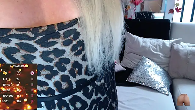 Snapshot of Myrnasexxx chatting on February 2025 10:14:01 PM Myrnasexxx online show from February 2025 10:14:01 PM