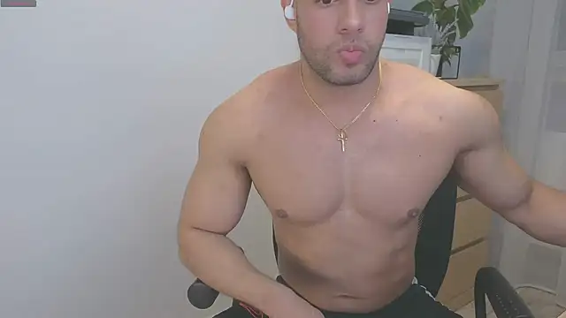 izaak lover online show from February 2025 06:05:01 PM