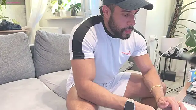 izaak lover online show from October 2025 03:32:02 PM