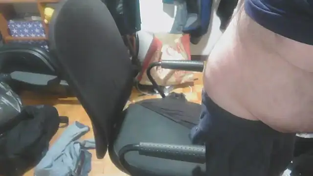 Snapshot of mikeyhotbear chatting on December 2024 06:30:02 AM mikeyhotbear online show from December 2024 06:30:02 AM