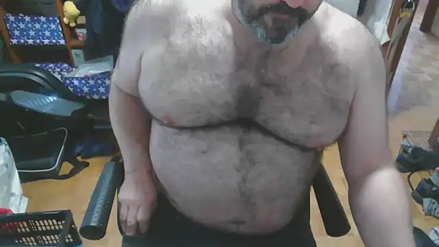 Snapshot of mikeyhotbear chatting on January 2025 12:31:01 PM mikeyhotbear online show from January 2025 12:31:01 PM