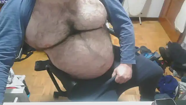 Snapshot of mikeyhotbear chatting on January 2025 06:20:01 AM mikeyhotbear online show from January 2025 06:20:01 AM