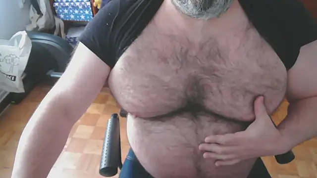 Snapshot of mikeyhotbear chatting on March 2025 04:55:02 PM mikeyhotbear online show from March 2025 04:55:02 PM