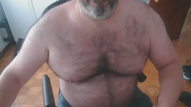 Snapshot of mikeyhotbear chatting on October 2025 04:53:02 PM mikeyhotbear online show from October 2025 04:53:02 PM