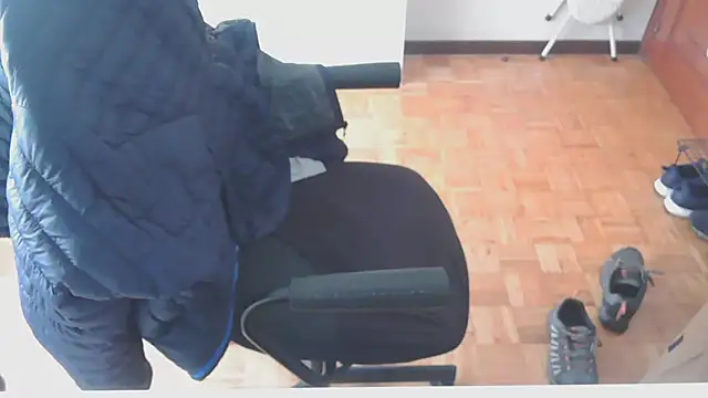 Snapshot of mikeyhotbear chatting on November 2025 10:14:01 AM mikeyhotbear online show from November 2025 10:14:01 AM