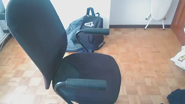 Snapshot of mikeyhotbear chatting on December 2025 10:31:01 AM mikeyhotbear online show from December 2025 10:31:01 AM