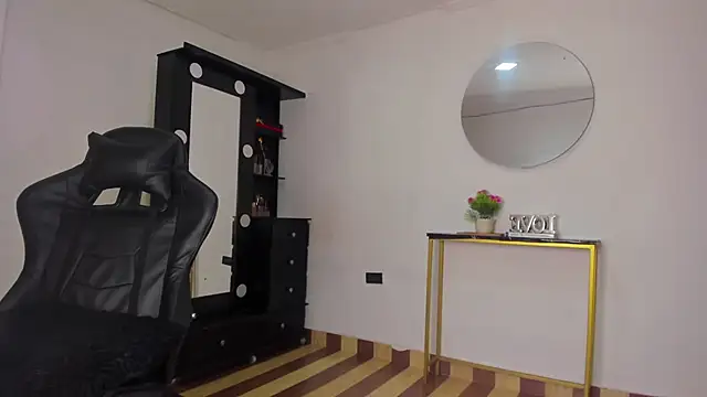 Snapshot of Emattaylor chatting on November 2025 11:36:02 AM Emattaylor online show from November 2025 11:36:02 AM