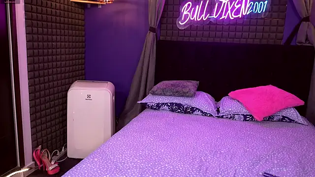 Snapshot of bull_vixen2001 chatting on July 2026 09:59:02 AM bull vixen2001 online show from July 2026 09:59:02 AM