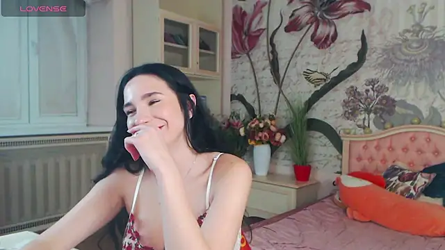 AliciaBow online show from December 2024 04:00:01 PM