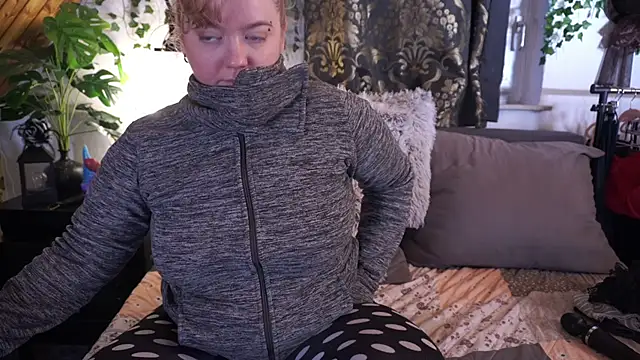 TessaWinter online show from January 2025 04:30:02 PM